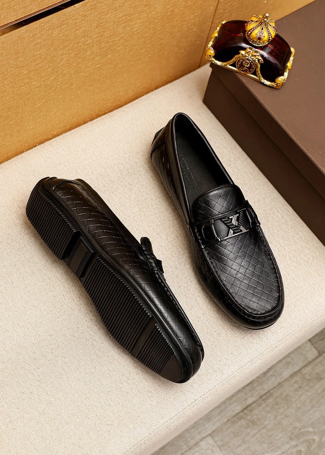 Men's Men's Shoes 💰: 420 💐BV Men's Slip-on Shoes® [BOTTEGA VENETA] Official website counter new model, one-to-one mold opening ⚠Italian calfskin embossed ➕Cow 🐂 leather lining. Driving slip-ons, available at counters, sizes 39-44 (38.45🉑️customized)